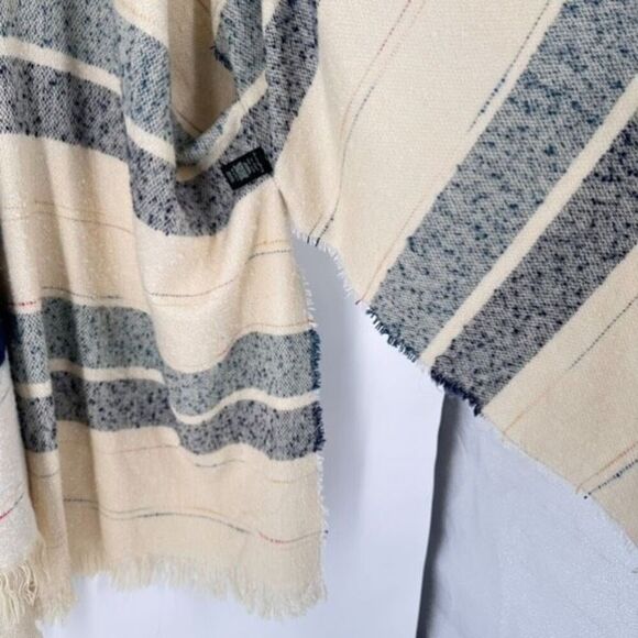 Do Everything In Love Women Striped Fringe Sweater Blue Cream Large Southwestern - Picture 7 of 10